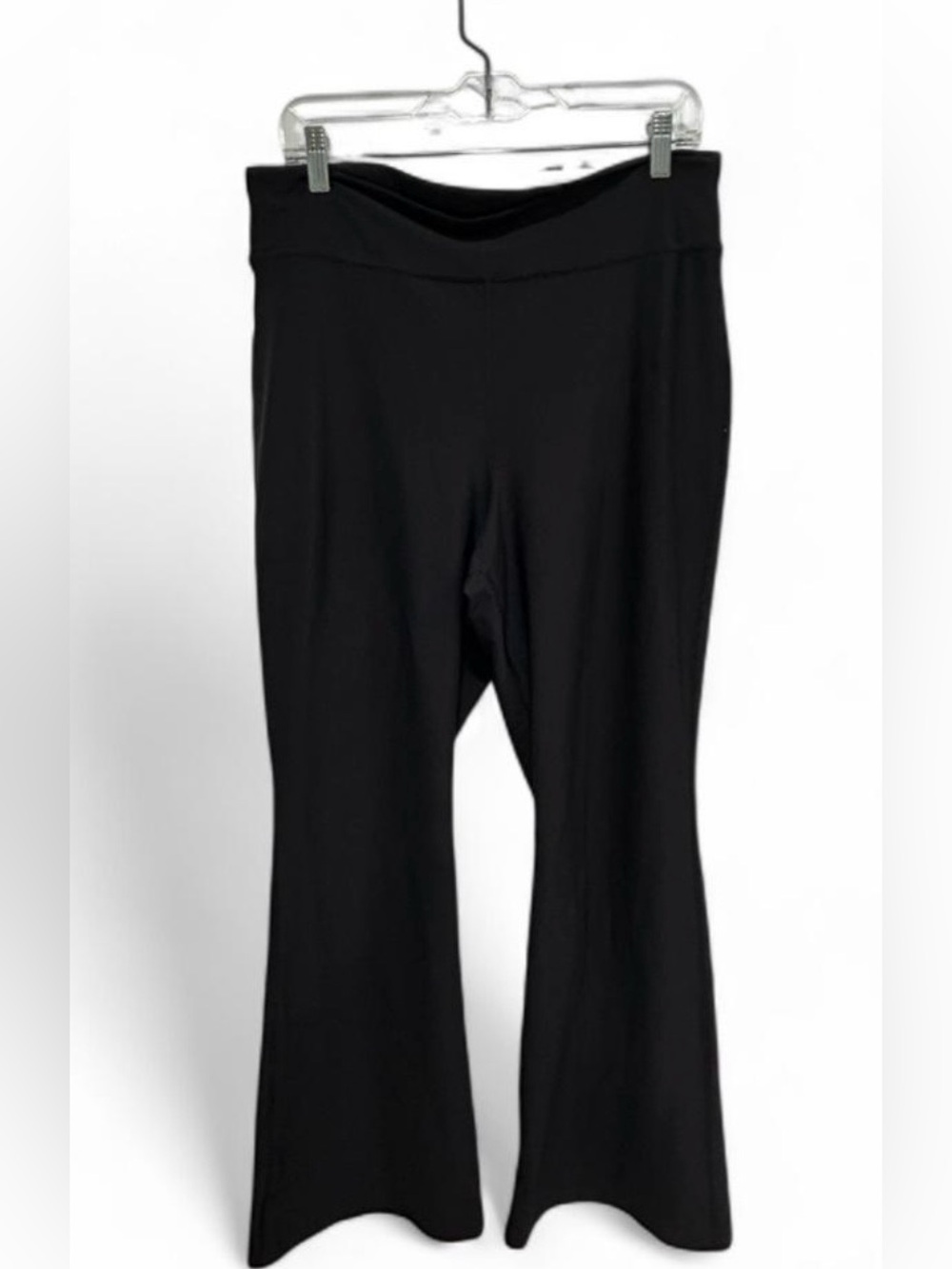 Old Navy High Waisted Flare Yoga Leggings
Women’s pants in classic black XL
